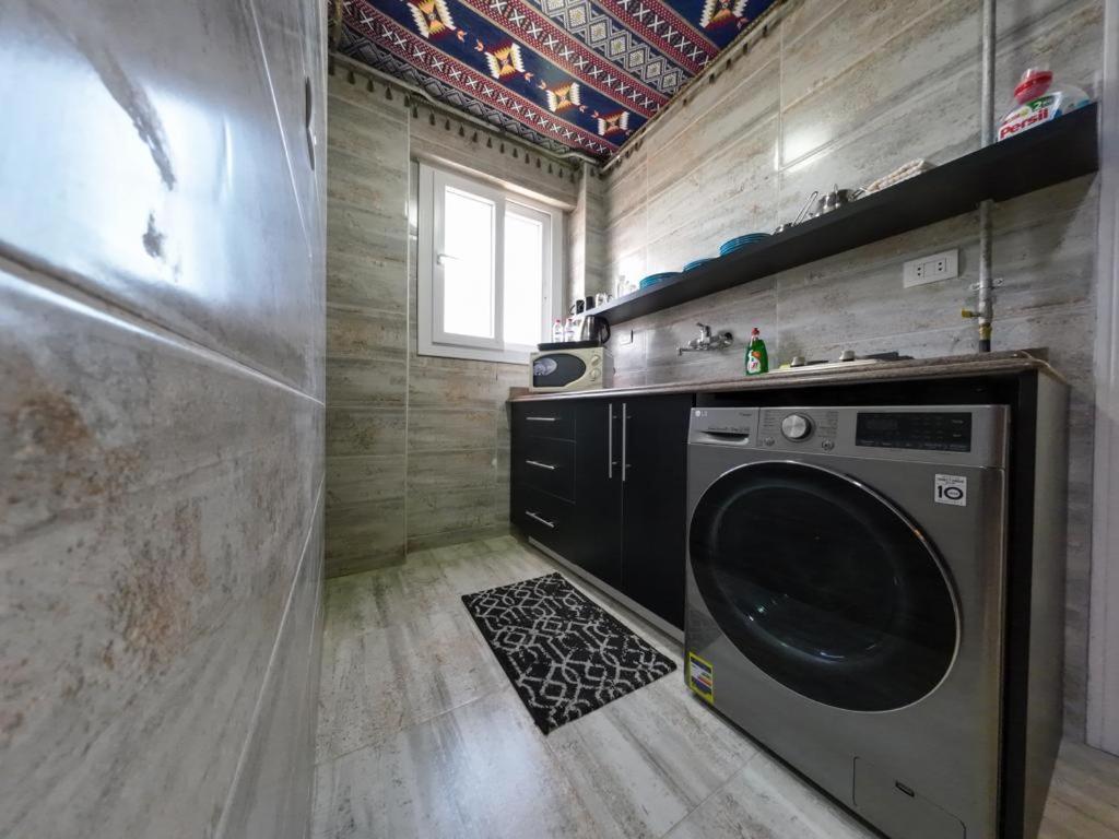 Downtown Sea View Suites Alexandria Bagian luar foto