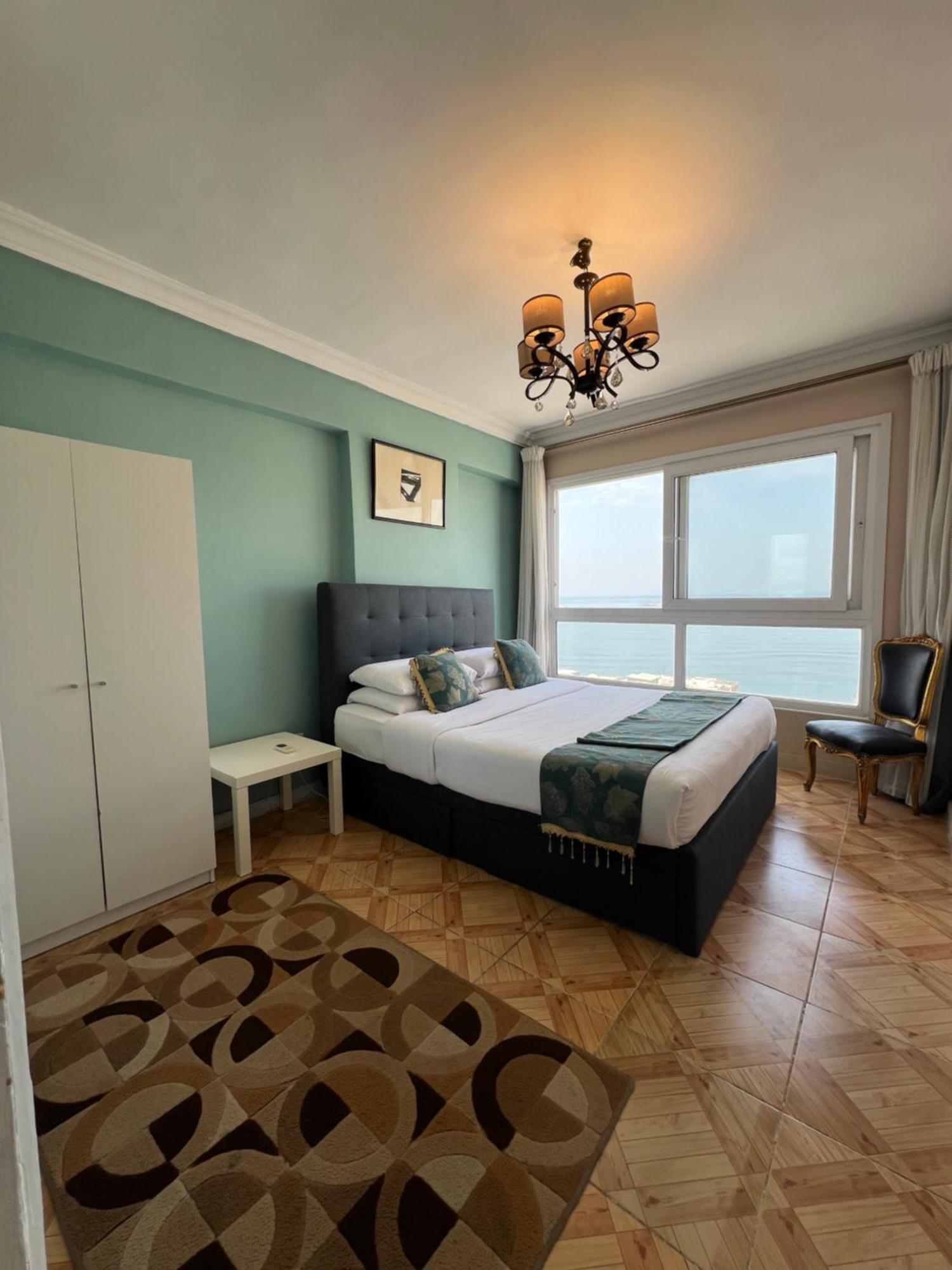 Downtown Sea View Suites Alexandria Bagian luar foto