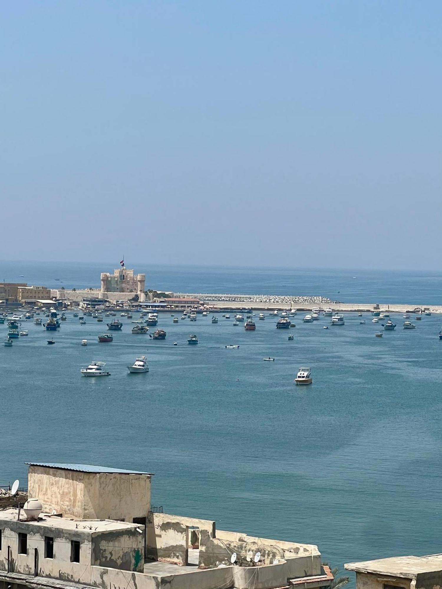 Downtown Sea View Suites Alexandria Bagian luar foto